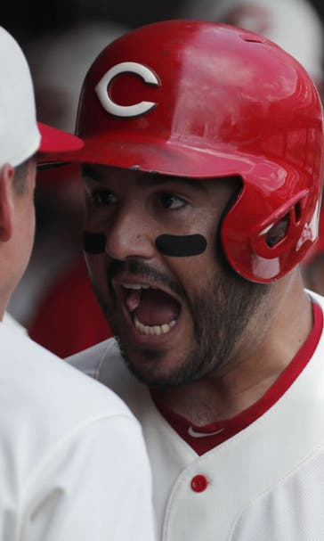 Suarez homers early, Reds hold on for 8-6 victory to win third straight series over Cubs